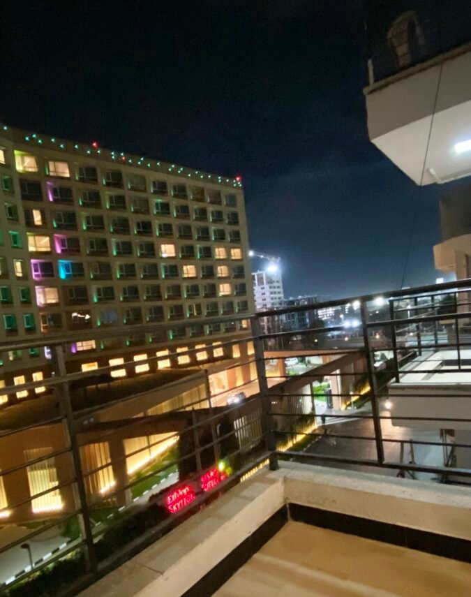 Prime Bole 3BR | Walk to Airport | Balcony Views